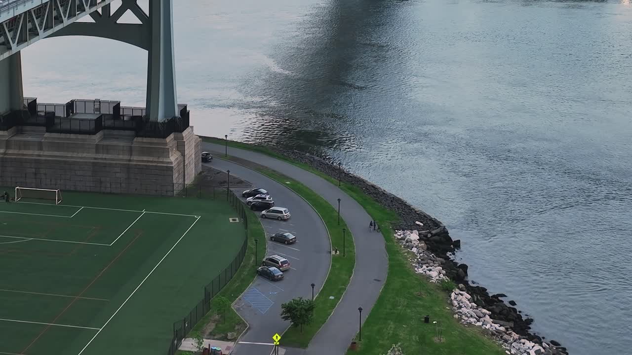 Dettaglio dall'Alto dell'Asfalto di New York e della Segnaletica Stradale