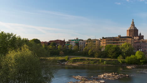 Puente-Cubierto-En-Pavía-Al-Atardecer,-Lombardía,-Italia