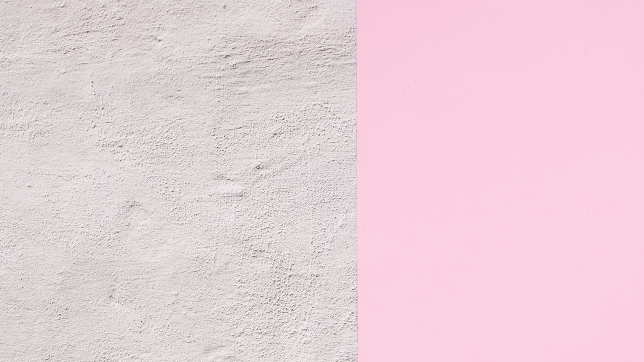 피부 관리용 화장품을 담은 병이 나타나고 사라집니다.