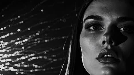 retrato en blanco y negro de una mujer