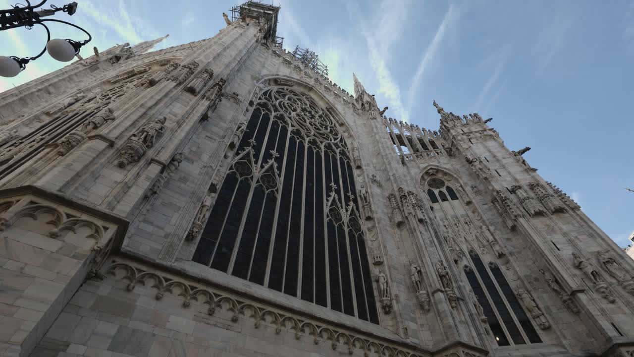 Milan Cathedral, cam pan left to right
