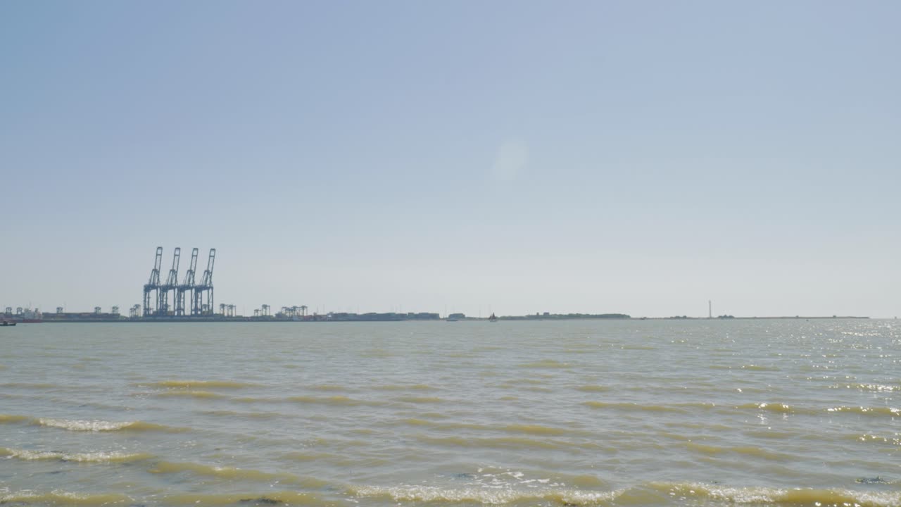 하비치 해변과 하비치 항구 배경