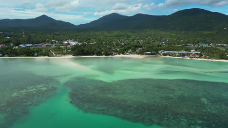 Isla-De-Koh-Phangan,-Un-Hermoso-Destino-De-Vacaciones-En-La-Playa-Tropical-En-Tailandia