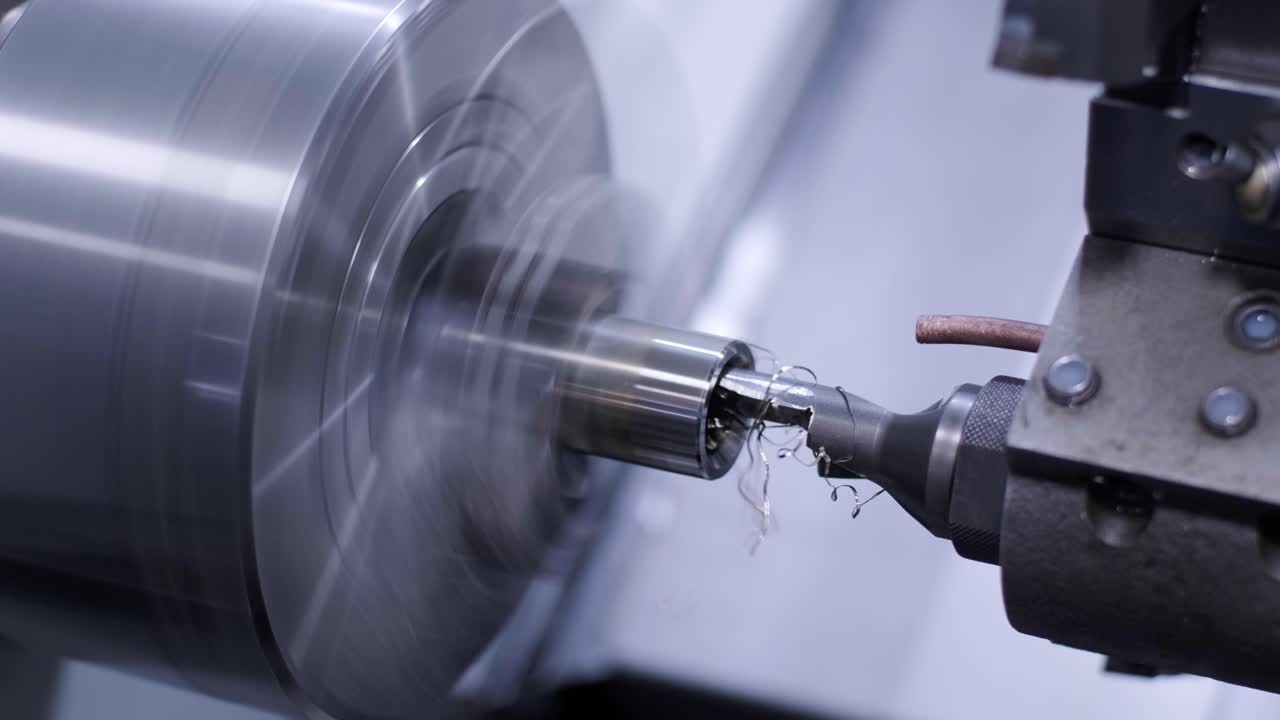 torno de metal de primer plano. torno, procesamiento de metales,