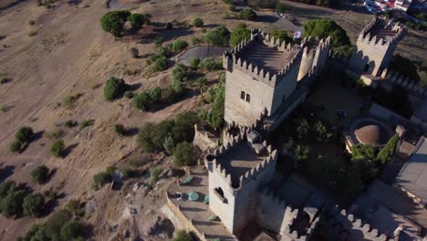 castillo de almodóvar del río, vista aérea en la provincia de córdoba, españa