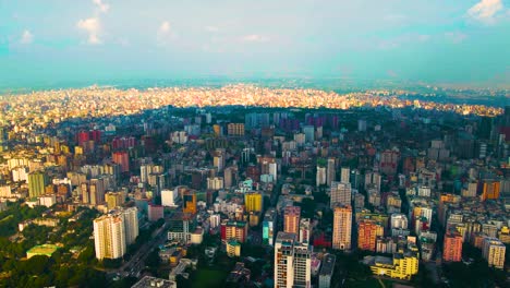 Paisaje-Urbano-Denso-Y-Colorido-Al-Atardecer-Con-Rascacielos-Y-Expansión-Urbana-En-Dhaka,-Bangladesh