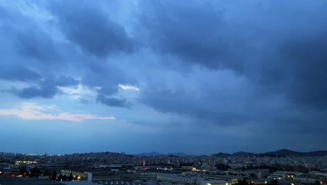 Atenas-Desde-Arriba-En-Un-Día-Nublado-En-4k