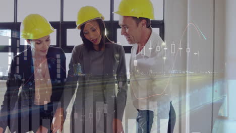 arquitectos discutiendo sobre los planes de construcción 4k