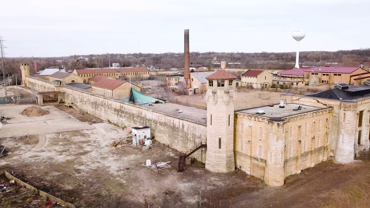 1880년대에 건설된 이후로 버려지고 버려진 졸리엣 감옥이나 감옥의 공중 12