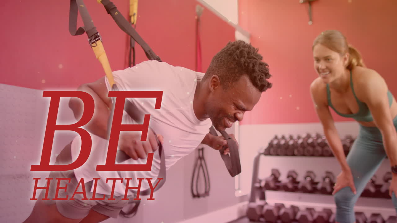 체육관에서 운동하는 다양한 남성과 여성에 대한 건강한 텍스트의 애니메이션