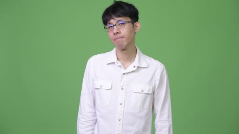 젊은 아시아 사업가들은 지루함을 느다.