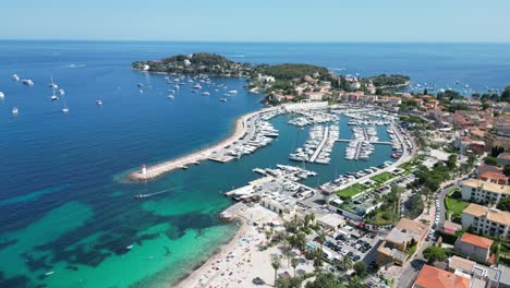 Hochwinkel-Schwenkdrohne,-Luftaufnahme-Von-Beaulieu-Sur-Mer,-Frankreich