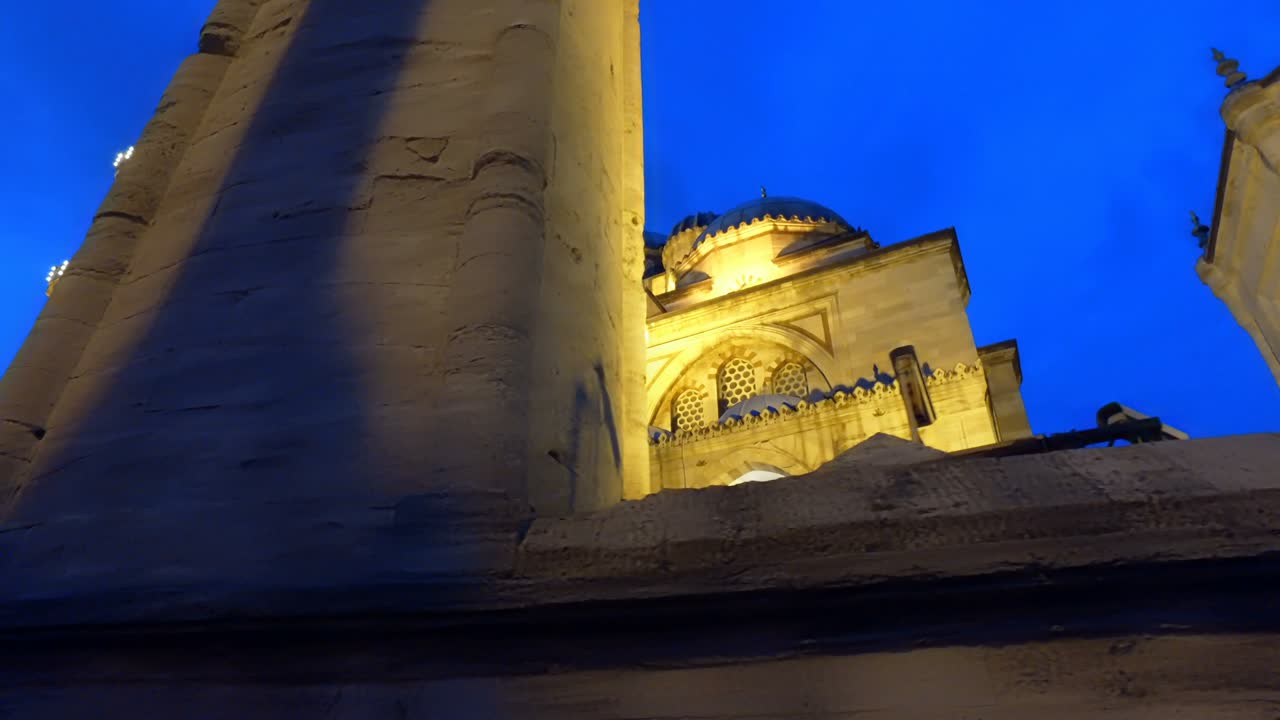 mezquita de sehzade o la mezquita del príncipe al crepúsculo; en estambul