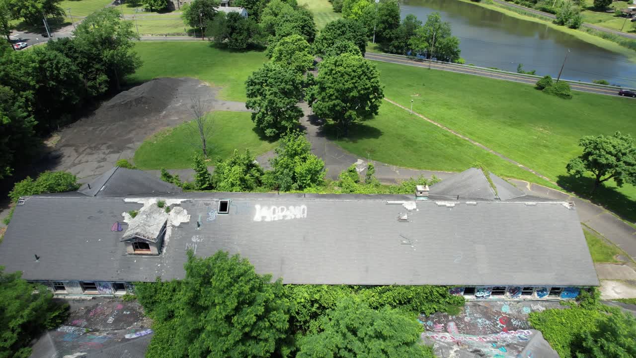 뉴욕 북부의 레치워스 마을 정신병원의 버려진 건물