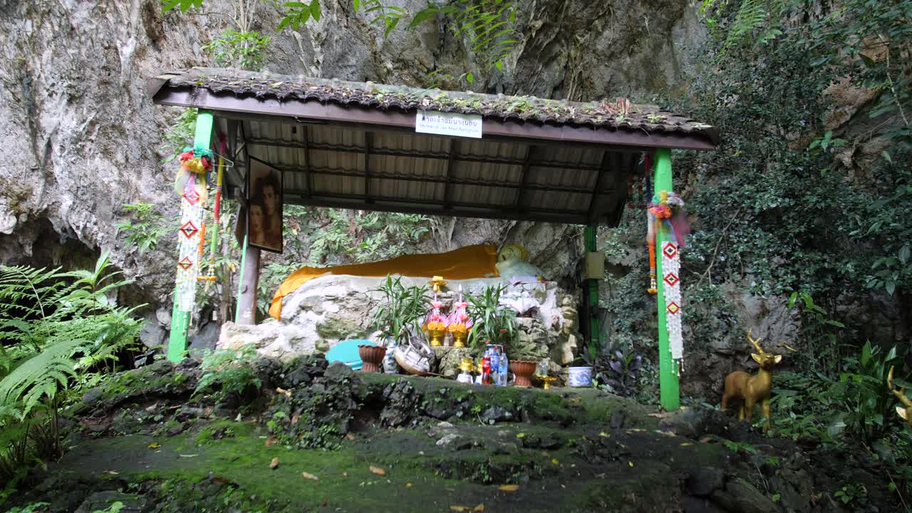 Famous Memorial Landmarks, Tropical Attraction, Shrine Offerings