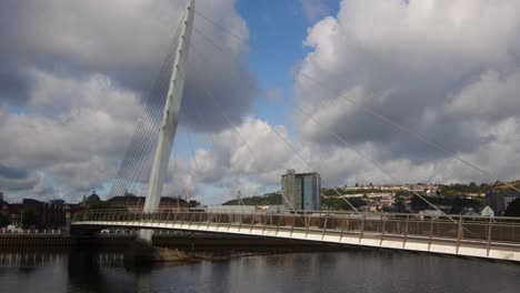 disparo del puente de venta de la marina de swansea
