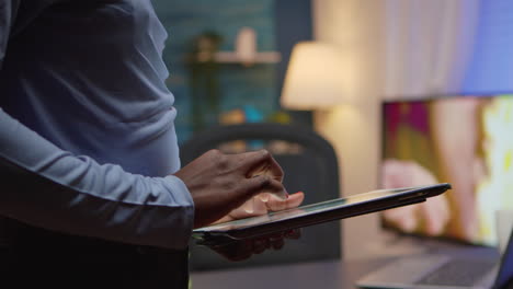 Close-up-of-black-woman-using-tablet,-browsing