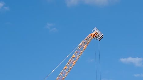 Raise-the-Crane,-London,-United-Kingdom