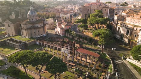 Rückwärts-Drohnenaufnahme-Enthüllt-Trajans-Forum