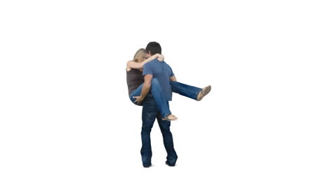 hombre y mujer girando juntos en cámara lenta