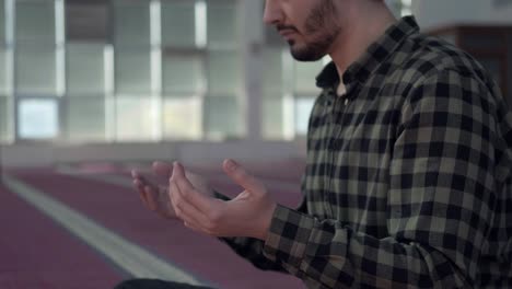 Young-Man-Praying-In-Mosque-1