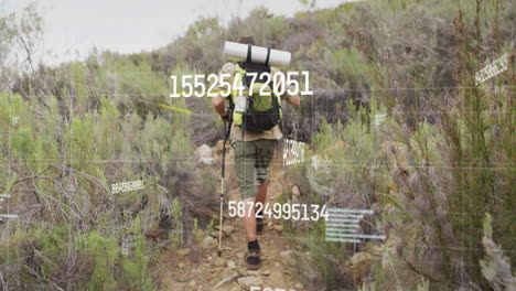 animación del procesamiento de datos sobre un excursionista caucásico en las montañas
