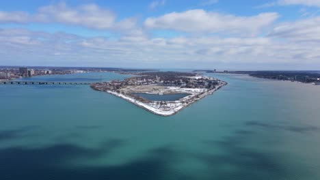 Belle-Isle-tip-with-the-James-Scott-Memorial-fountain,-high-angle-drone-view