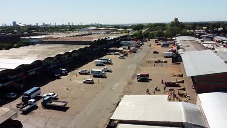 Aerial-View-Of-Mercado-De-Abasto-Market,-Home-Supplies,-Fruits,-Vegetables-And-Cleaning-items