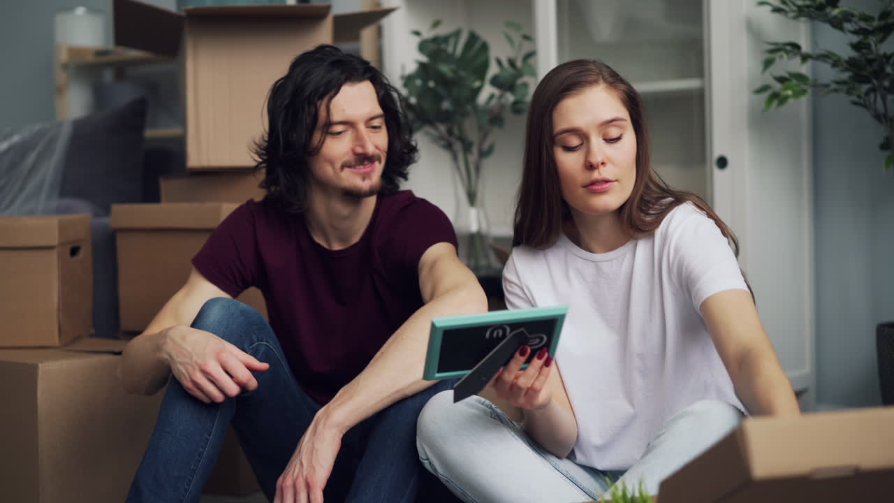 pareja que se muda juntos