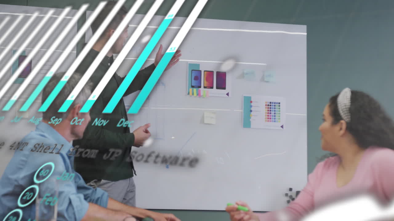 animación del procesamiento de datos financieros sobre diversas personas de negocios en la oficina