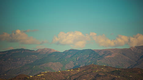 Hohe-Hügel-Berge-Kleine-Vegetation-Landschaft-Zeitraffer-Süden-Von-Spanien-Europa