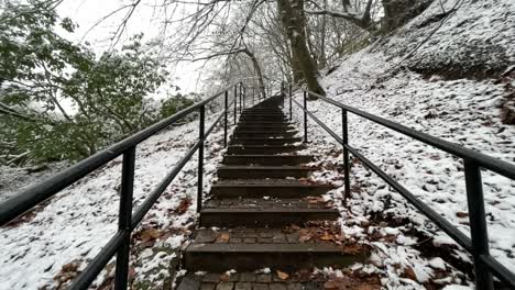 Schneit-Draußen-Auf-Parktreppen