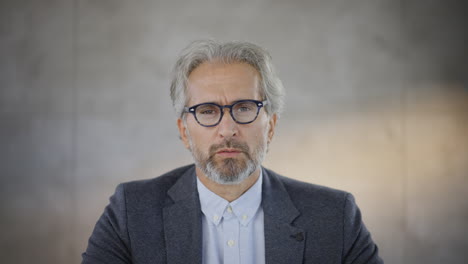 retrato de un hombre de negocios