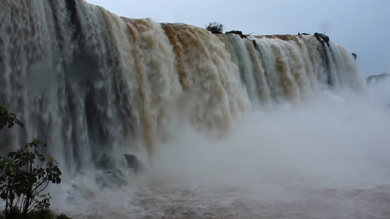 cataratas del iguazú realmente impresionantes en américa del sur entre brasil y argentina