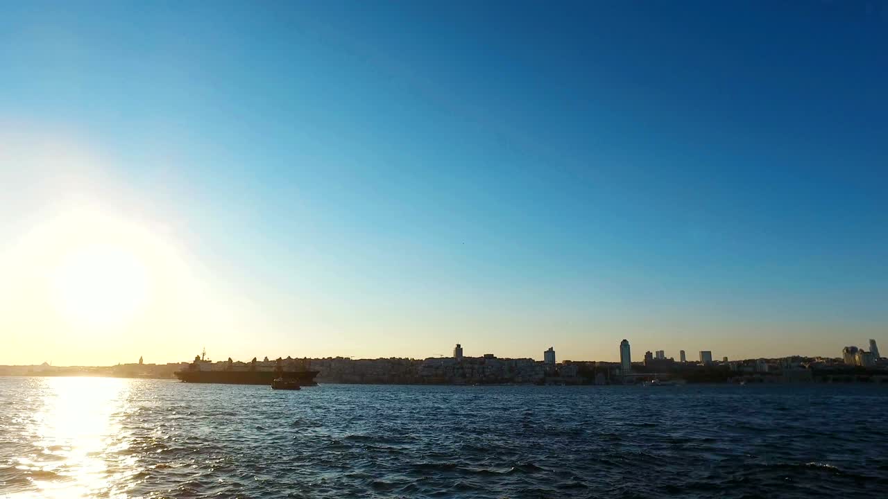 이스탄불. 터키의 일몰 시점의 우스쿠다르 전망.