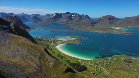 beach lofoten islands es un archipiélago en el condado de nordland, noruega.