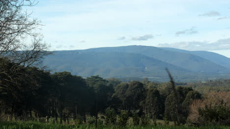 Panorámica-A-La-Derecha-De-Los-Rangos-De-Dandenong-En-Un-Día-Claro-De-Invierno