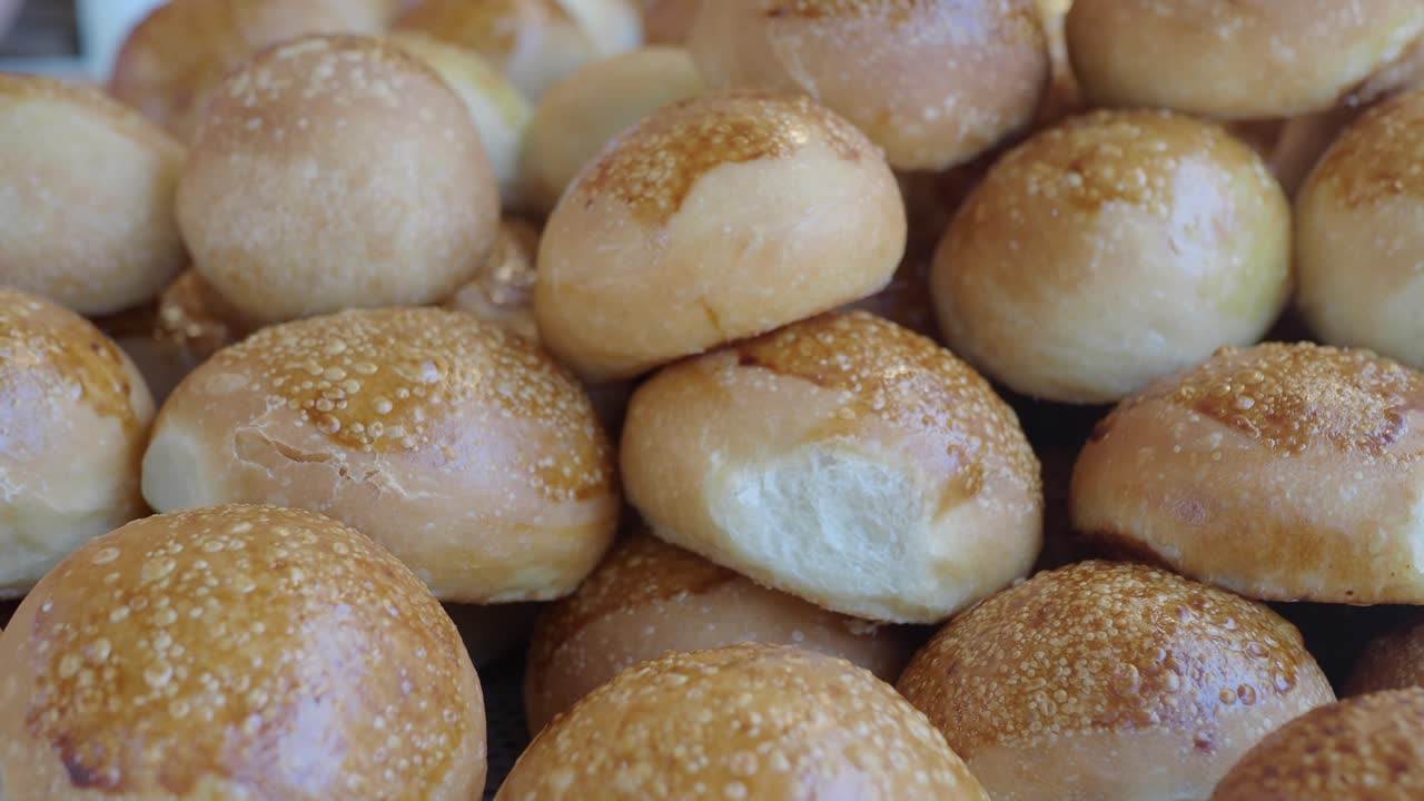 신선하게 구운  한 어리