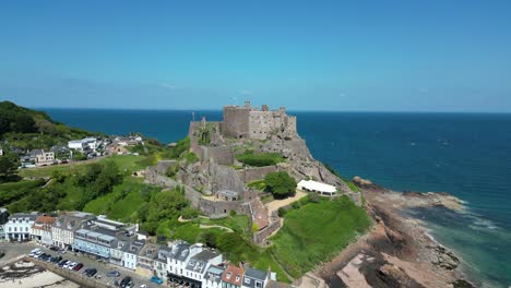 Gorey,-Ciudad-Y-Castillo,-Islas-Del-Canal-De-Jersey-Drone-Alto,-Punto-De-Vista-Aéreo