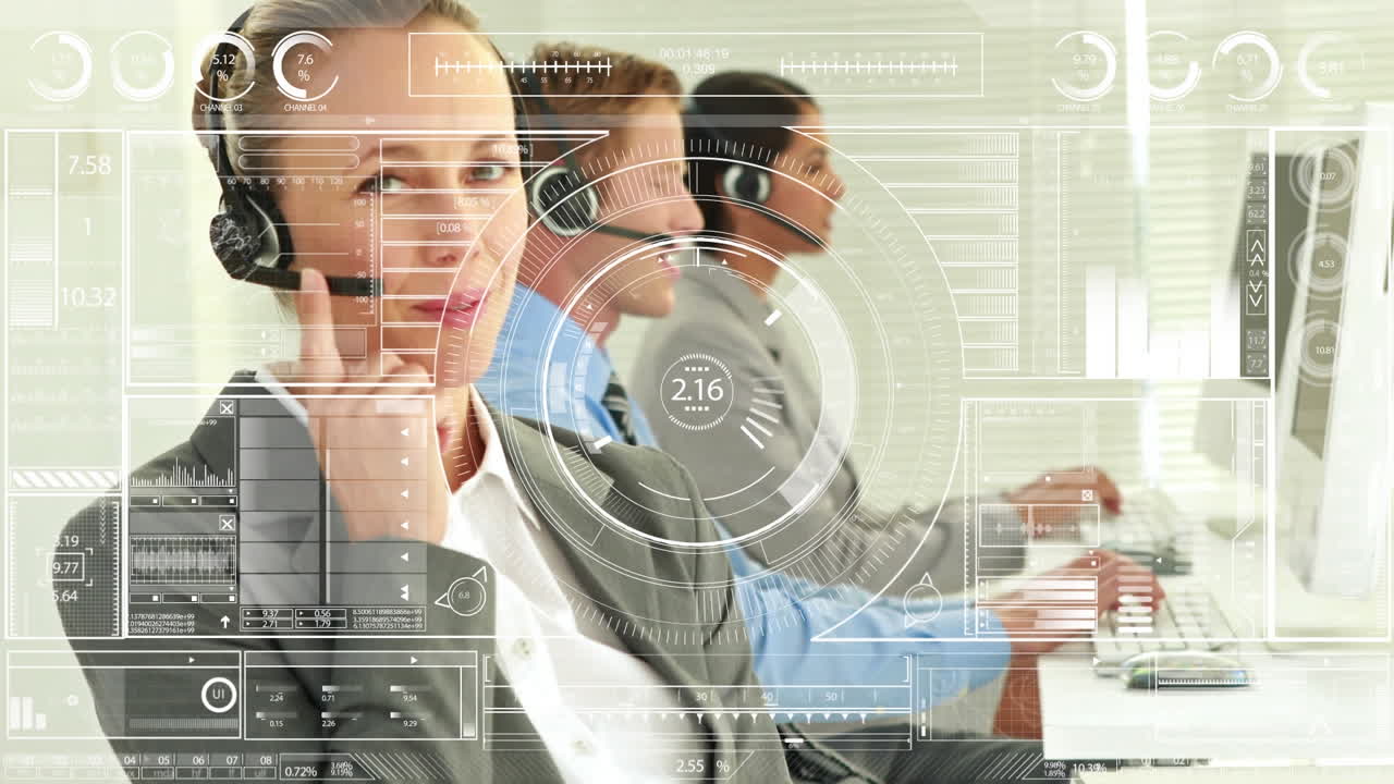 animación del procesamiento de datos sobre diversas personas de negocios que usan auriculares telefónicos