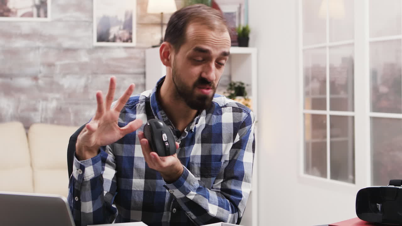 Person holding a computer mouse