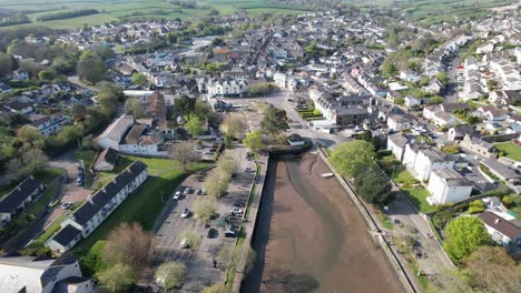kingsbridge devon reino unido tire hacia atrás revelar drone vista aérea