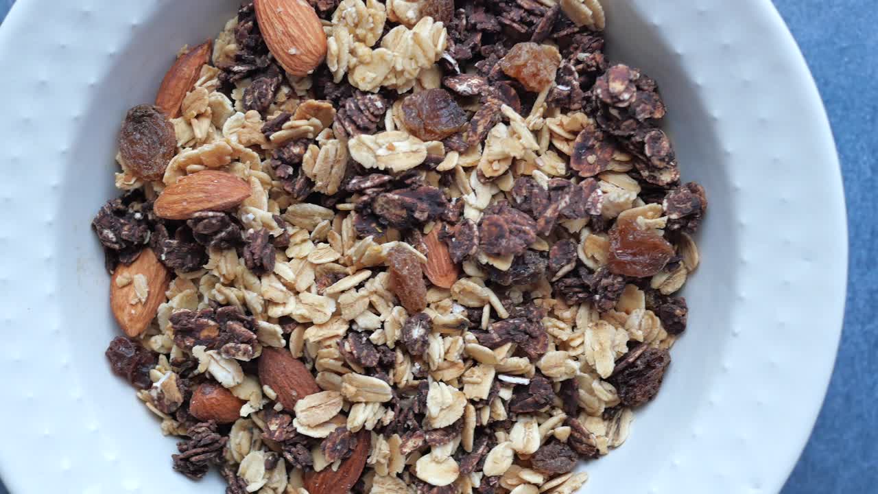 그에 초콜릿 아몬드 그라놀라