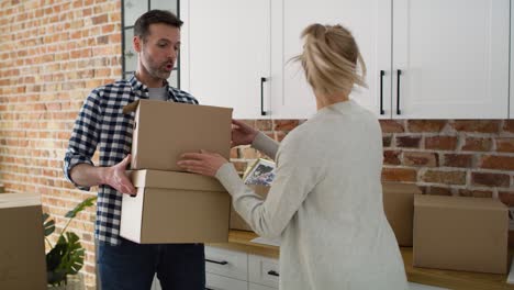 zoom in video of couple during moving out