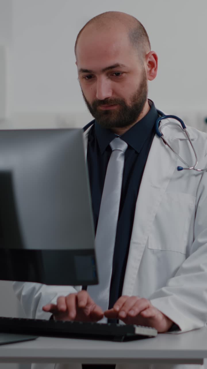 Vertical video: Sick patient sitting in bed talking with oncologist doctor woman
