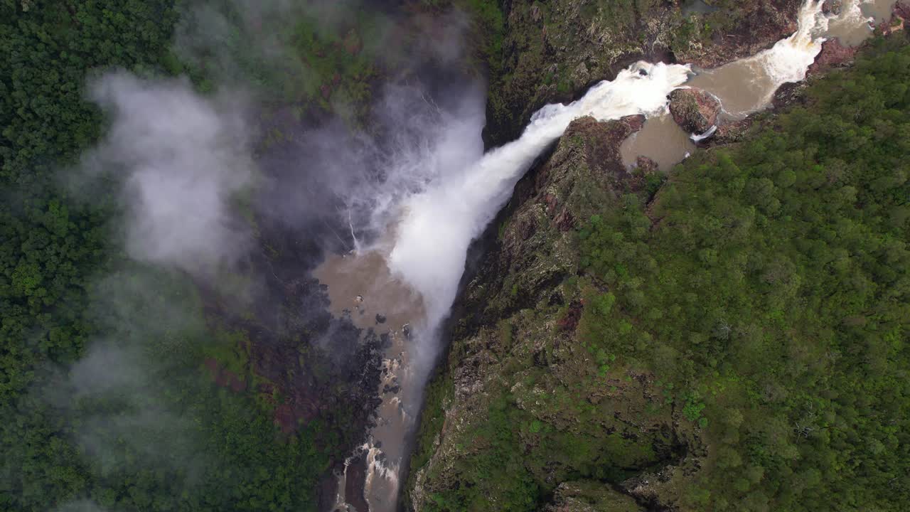 아름다운 월라만 폭포, 자연 랜드마크 및 유네스코 세계 유산, 오스트레일리아의 조류 눈 공중 풍경