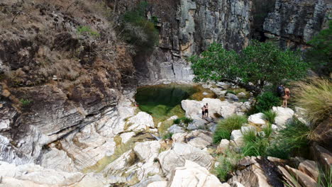 Hidden-oasis-in-the-mountains,-panning-down-shot