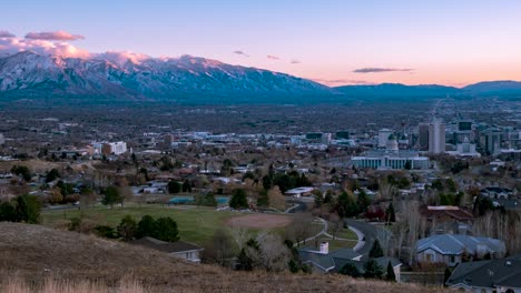 Salt-Lake-City,-Utah---Lapso-De-Tiempo-De-Paisaje-Urbano-Al-Atardecer