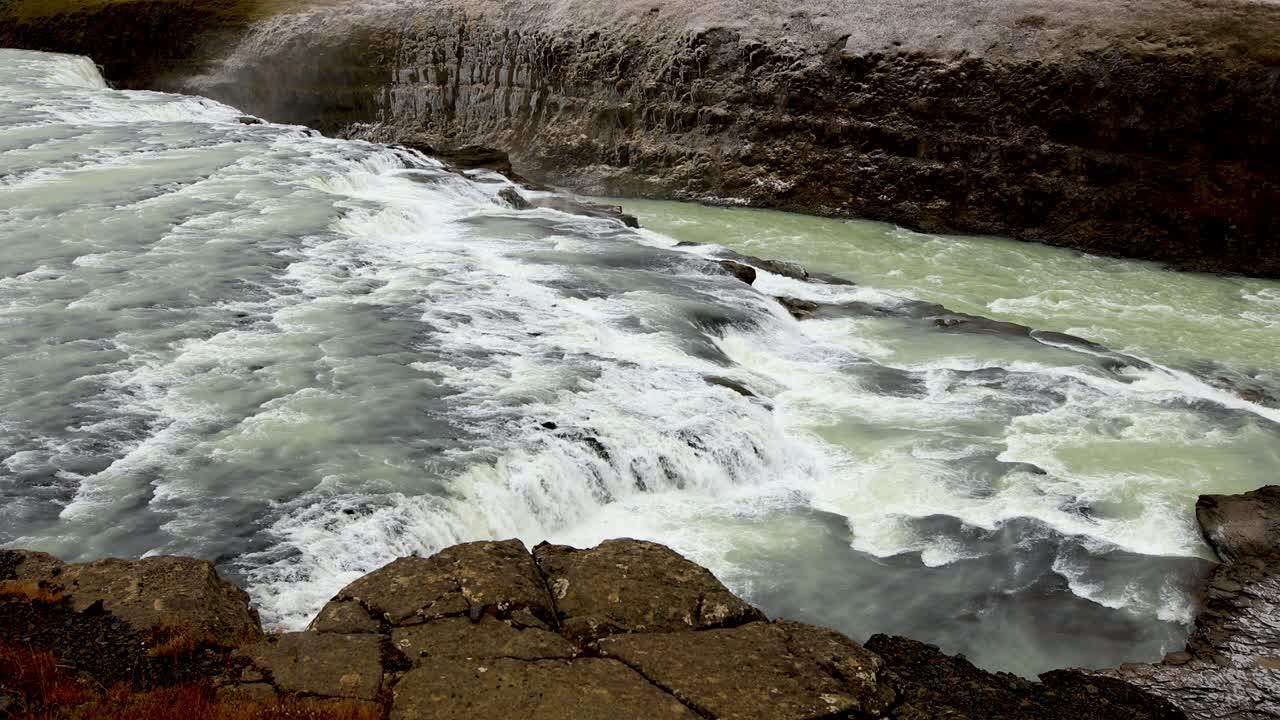 아이슬란드의 유명한 굴포스 폭포