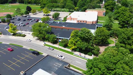 Biblioteca-De-Piedra-De-Afilar-En-Clintonville,-Columbus,-Ohio,-Drone-Aéreo